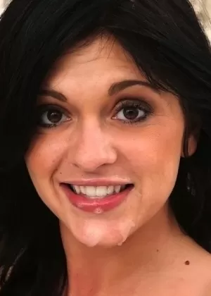 Брюнетка Латиноамериканка Ребекка Блейз делает первоклассный минет