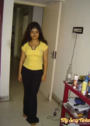 Распутная учительница Прия Анджали Рай трахается с похотливым учеником