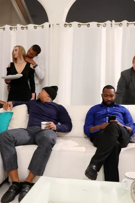 Сеансы рогоносца Блондинки групповуха межрасовый секс