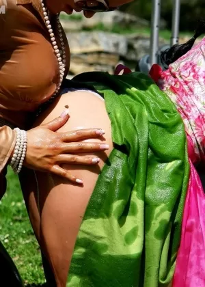 Голые лесбиянки Марина Висконти и Лолли Гартнер наслаждаются душем после секса