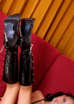 Японская сабмиссив Котори Сираюки принимает участие в жестком сексе