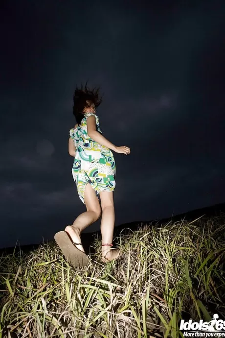 Любительская азиатская красотка Юра Айкава демонстрирует свое великолепное тело