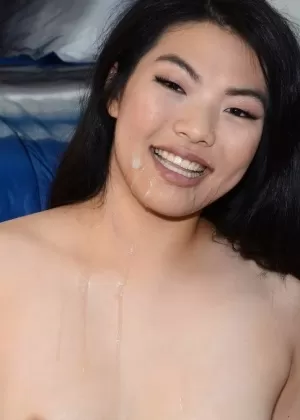 Дэни Дженсен хочет, чтобы большой твердый член кончил в ее нежную киску