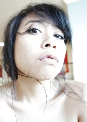 Распутная болельщица дает по головке и получает сперму на лицо после жесткого траха