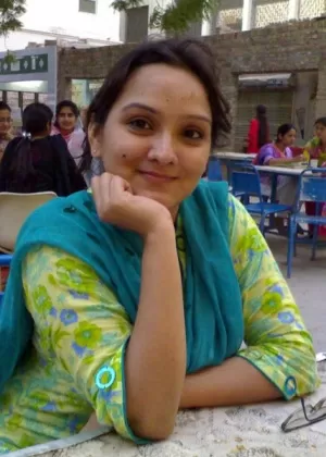 Indian plumper takes off her brassiere in a safe for work manner