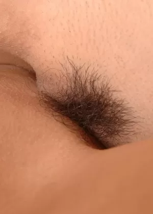 Грязная блондинка массажистка ублажает клиента лесбийским сексом на надувном матрасе