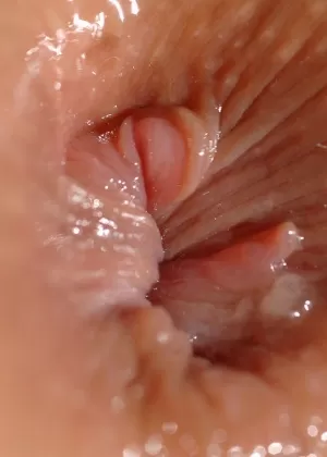 Горячие лесбиянки Ева Энджел и Джени Бэби вторгаются в тугие задницы в палате врачей