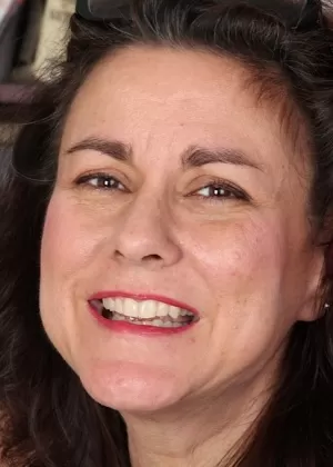 Пикантная зрелая Джанна Джонс потрогала свою волосатую дырочку и соски