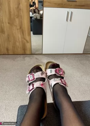 Кэндис Дэйр и Шанель Харт обнажают свои задницы во время межрасовой съемки