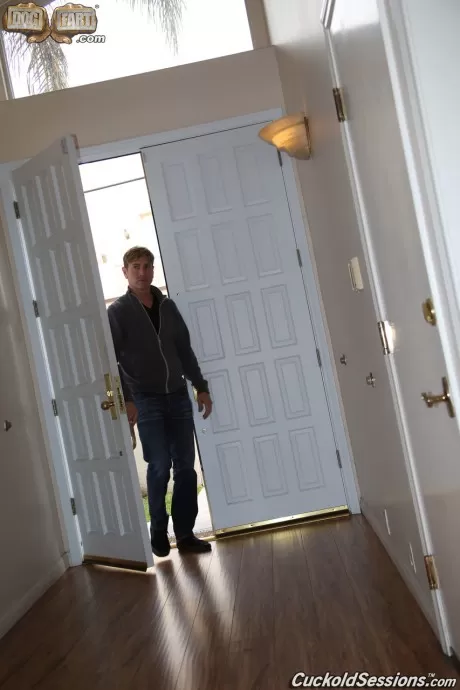 Темноволосая красотка сосет член Би-би-си в сексуальном межрасо 4