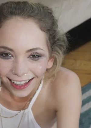 Сексуальная жена Ники Хантсман делает своему мужу минет и тоже ест его сперму