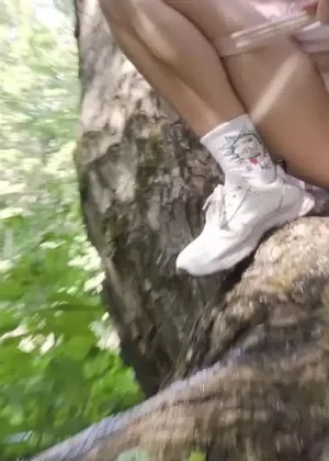 Развратные порнозвезды наслаждаются жестким групповым сексом вперемешку с писающими действиями