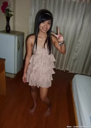 Мидори Кимишима-симпатичная азиатская шлюха, которая очень хочет трахнуться