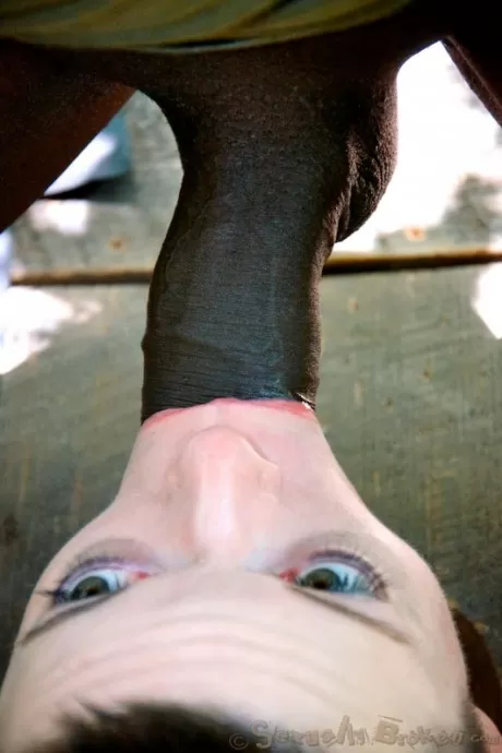 Покорные шлюшки Хейзел Гипнотик и Дарлинг наслаждаются тем, что их связыва 11