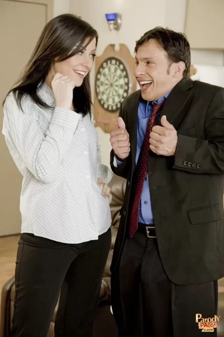 Мейнстримные звездные двойники участвуют в горячей хардкорной пародии с участием группового секса