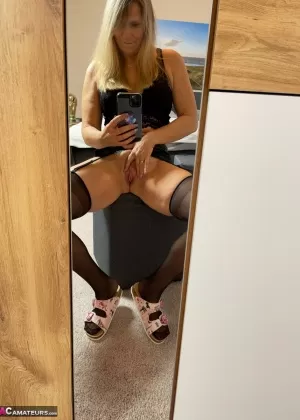 Индийская девушка соло делает селфи со своими большими натуральными сиськами