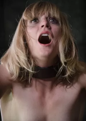 Лола Ван оказывается связанной, с кляпом во рту и во власти садиста-мужчины