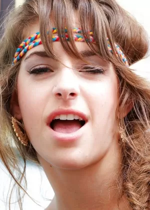 Миниатюрная блондинка Кимми Грейнджер принимает длинный пенис в лысую вагину подростка