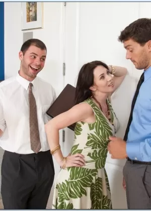 Настоящий сумасшедший трах милфовых сисек и групповой секс с Алией Джанин