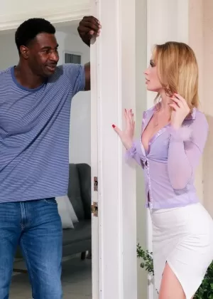 Сладкая молодая Вайолет получает свое первое двойное проникновение и вкус Би-би-си в межрасовой групповухе