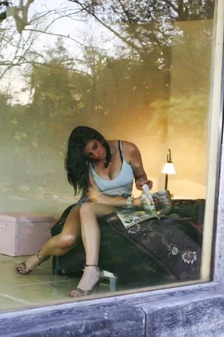 Британка Эллена Симмонс трахается с негритянским подглядываю 3