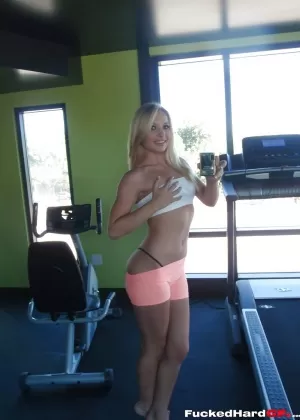 Горячая блондинка подросток Алисса делает сексуальные селфи не обнаженной у себя дома 39945806