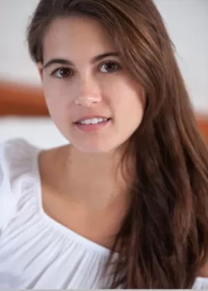 Сладкая молоденькая Нина Сфинкс раскрепощает свое великолепное тело на своей кровати