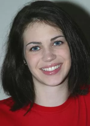 Брюнетка по соседству Фейт делает решительный шаг и раздевается догола