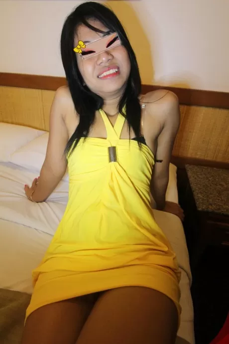 Миниатюрная и сексуальная девушка с пляжа Паттайи влюбляется в Ри 1