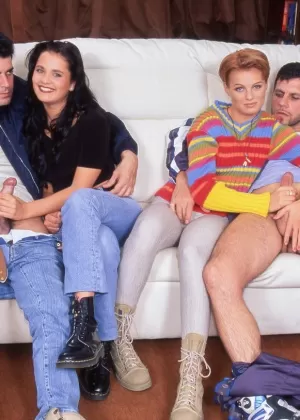 Сексуальная зрелая леди делает минет и получает сперму на свои сиськи