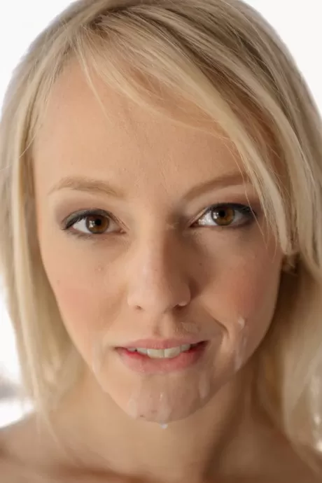 Красивая блондинка Сьерра Невада получает сперму на лицо после жесткого траха