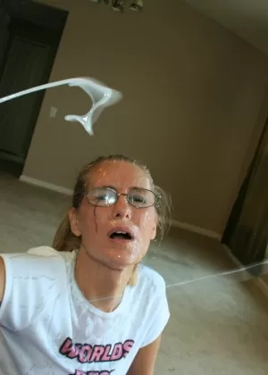 Lustful mature lady in glasses gives a blowjob and gets bukkaked