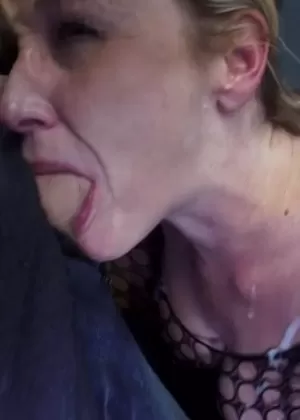 Молодая порнозвезда Jojo Kiss трахается из жопы в рот в сексуальных чулках