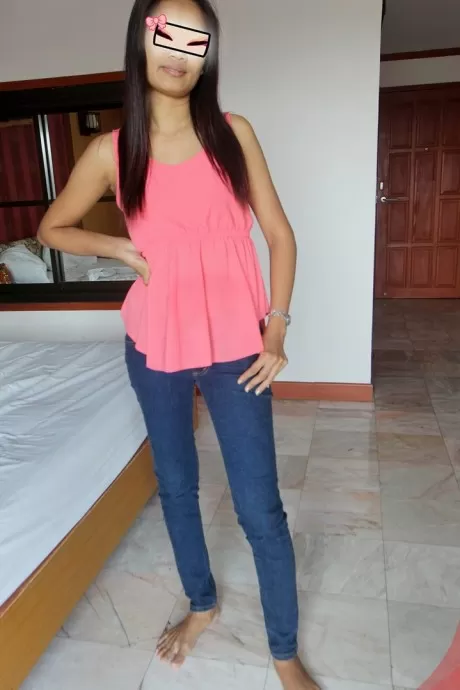 Крошечную тайскую красотку с волосатой мясистой киской жестко трахают