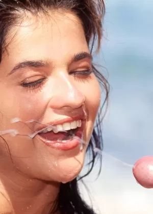 Пышная красотка Чари сосет член и жестко трахается на открытом воздухе