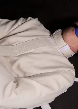 Сдержанная секс-рабыня терпит электротравмы и принудительную мастурбацию