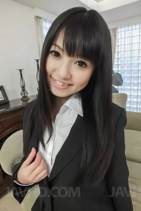 Азиатка Котоми Асакура брызгает после того, как ее бобер накачали инструментами