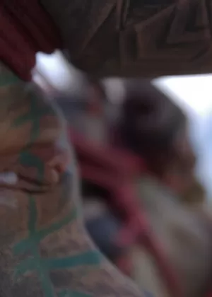 Симпатичная Японская девушка Май Кавасуми сосет член, прежде чем взять его в свой куст