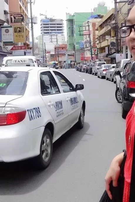 Занудная филиппинка распускает волосы и раздевается перед тем, как трахнуть незнакомца