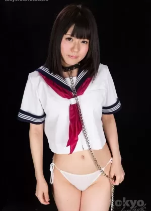 Японские цыпочки практикуют темные искусства, надевая костюмы для косплея