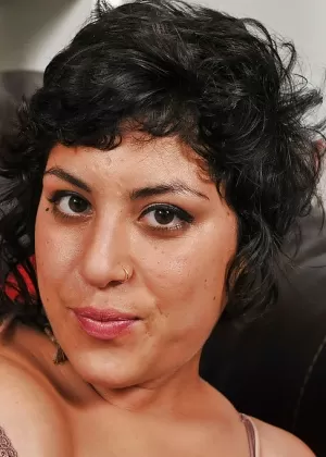 Зрелая толстушка Лейлани Вуд завершает вагинальный секс спермой на лице