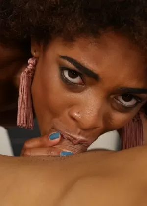 Прелестные красотки просто обожают демонстрировать свои идеально круглые попки