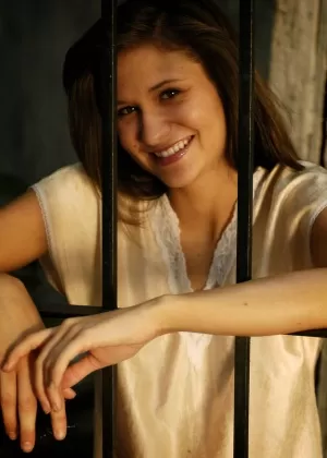 Заключенные тюрьмы Джуэлз Вентура Ника Нуар занимаются лесбийским сексом в раздевалке