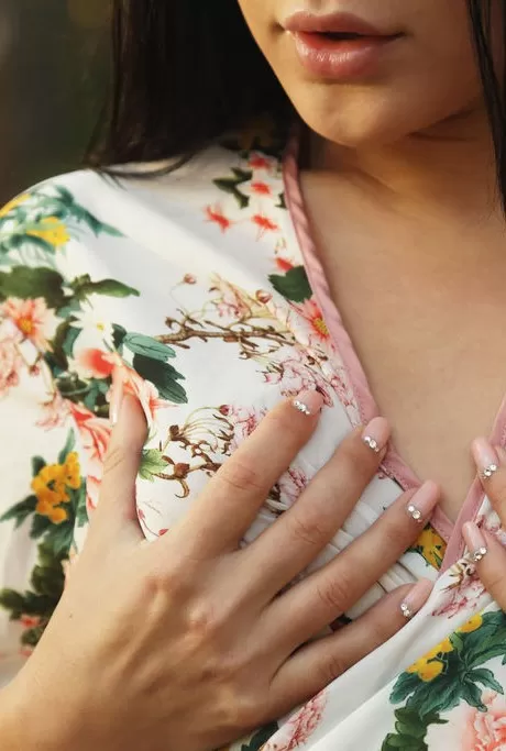 Сексуальная молоденькая Блэк Фокс играет со своими мясистыми половыми губа 2