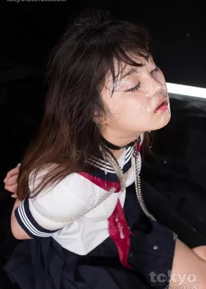 Азиатские порнозвезды Калина Рю и Кайлани Лей принимают сперму на лицо после минета