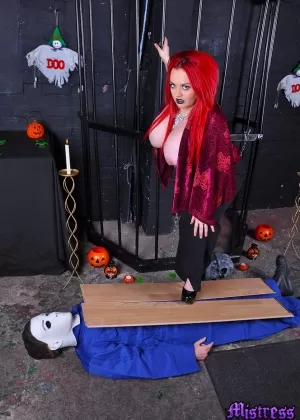 Mistress Jemstone beating up halloween wildman Michael Myers