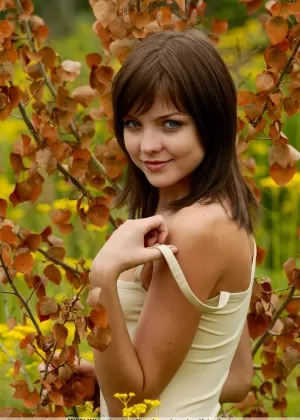 Горячая секретарша Джозефин Джексон соблазняет коллегу в кожаной юбке и нейлоновых чулках