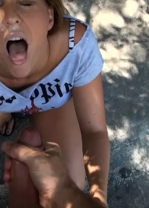 Латиноамериканская проститутка задирает юбку для быстрого траха и отсоса в режиме POV