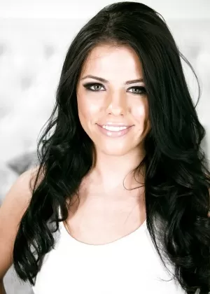 Любительский подросток Адриана Чечик играет со своими сладкими большими сиськами