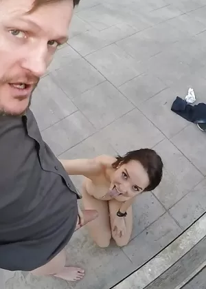 Латиноамериканская милфа Фрэнсис Белль принимает анальный секс после лизания орехового мешка на открытом воздухе